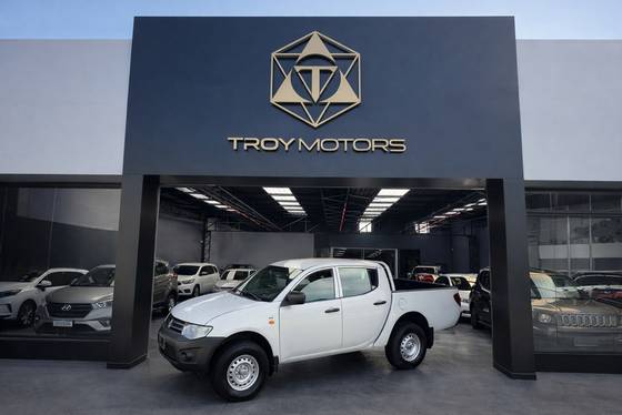 MITSUBISHI L200 TRITON 3.2 GL 4X4 CD 16V TURBO INTERCOLER DIESEL 4P MANUAL MITSUBISHI L200 TRITON 3.2 GL 4X4 CD 16V TURBO INTERCOLER DIESEL 4P MANUAL
